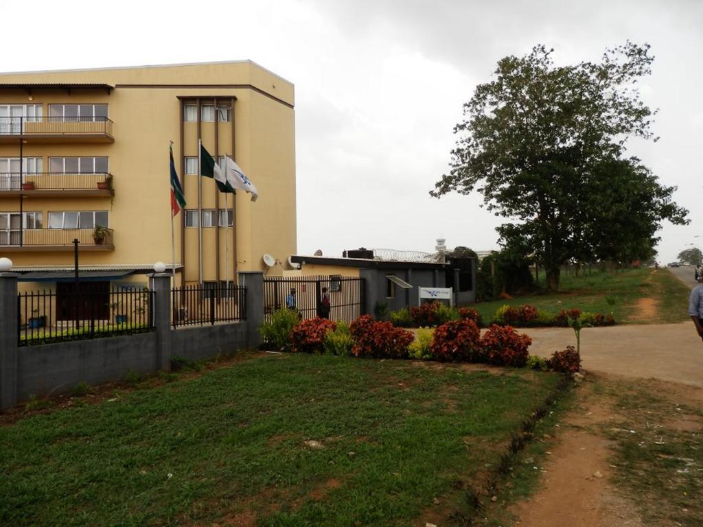 Blue Lodge Hotel Lagos Buitenkant foto
